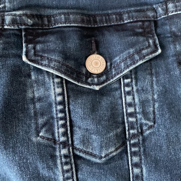 Levi’s Women’s Trucker Jean Jacket in Dark Denim Stretch S40117 Size Small - Picture 5 of 13